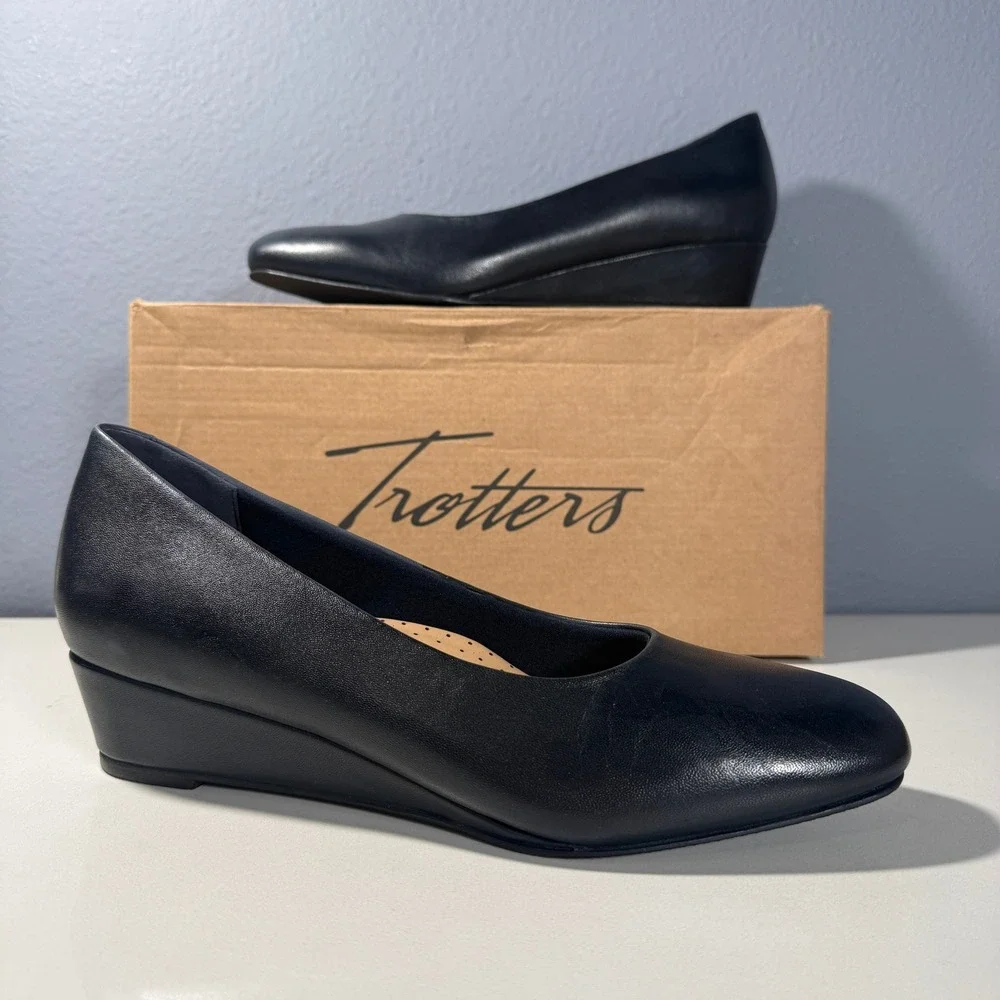 Trotters Denisse Navy Leather Wedge Pumps Womens 9.5 N T2555-400 Round Toe Shoes